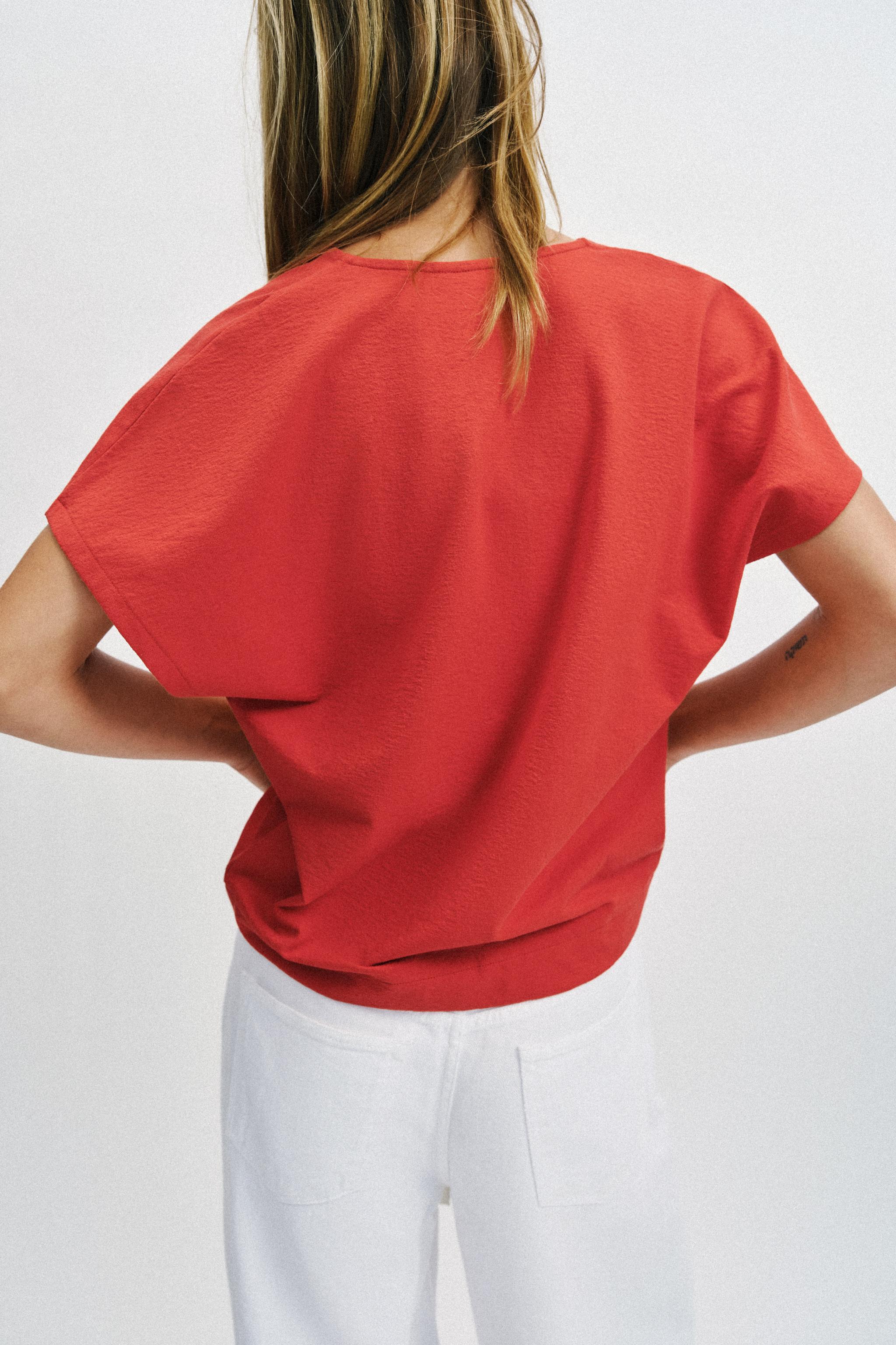 RUSTIC V-NECK T-SHIRT